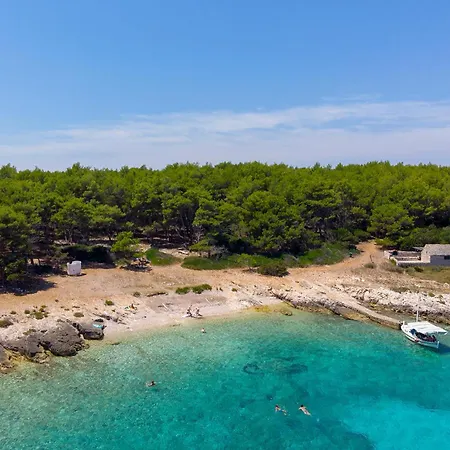 2 Bedroom Lovely In Vela Luka