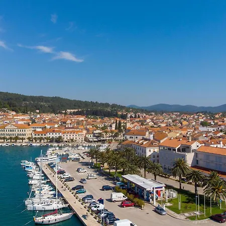 Apartment 2 Bedroom Beach Front Apartment In Vela Luka *