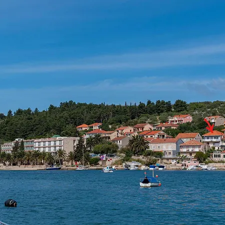 2 Bedroom Beach Front Apartment In Vela Luka