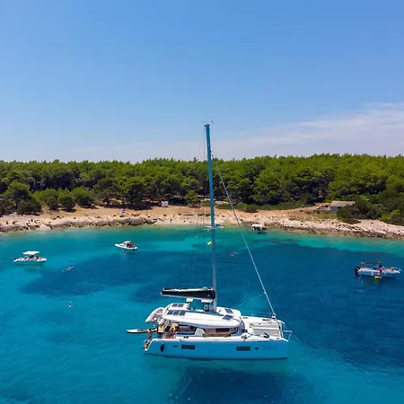 2 Bedroom Lovely In Lägenhet Vela Luka