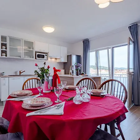 דירה 2 Bedroom Lovely In וולה לוקה