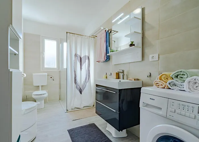 2 Bedroom Lovely In *