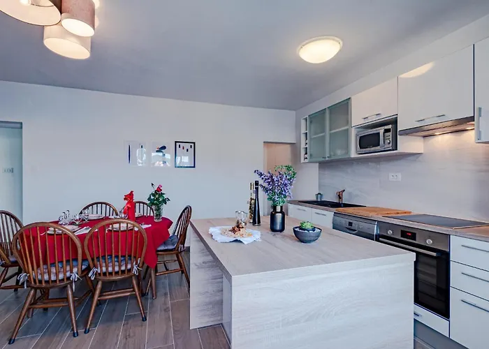 2 Bedroom Lovely In Apartman Vela Luka