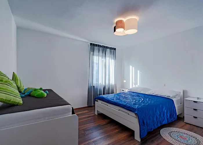 Apartman 2 Bedroom Lovely In *