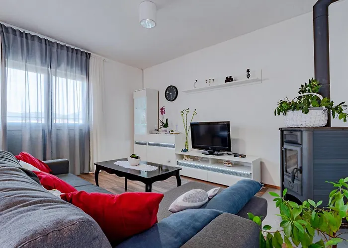 Apartman 2 Bedroom Lovely In *